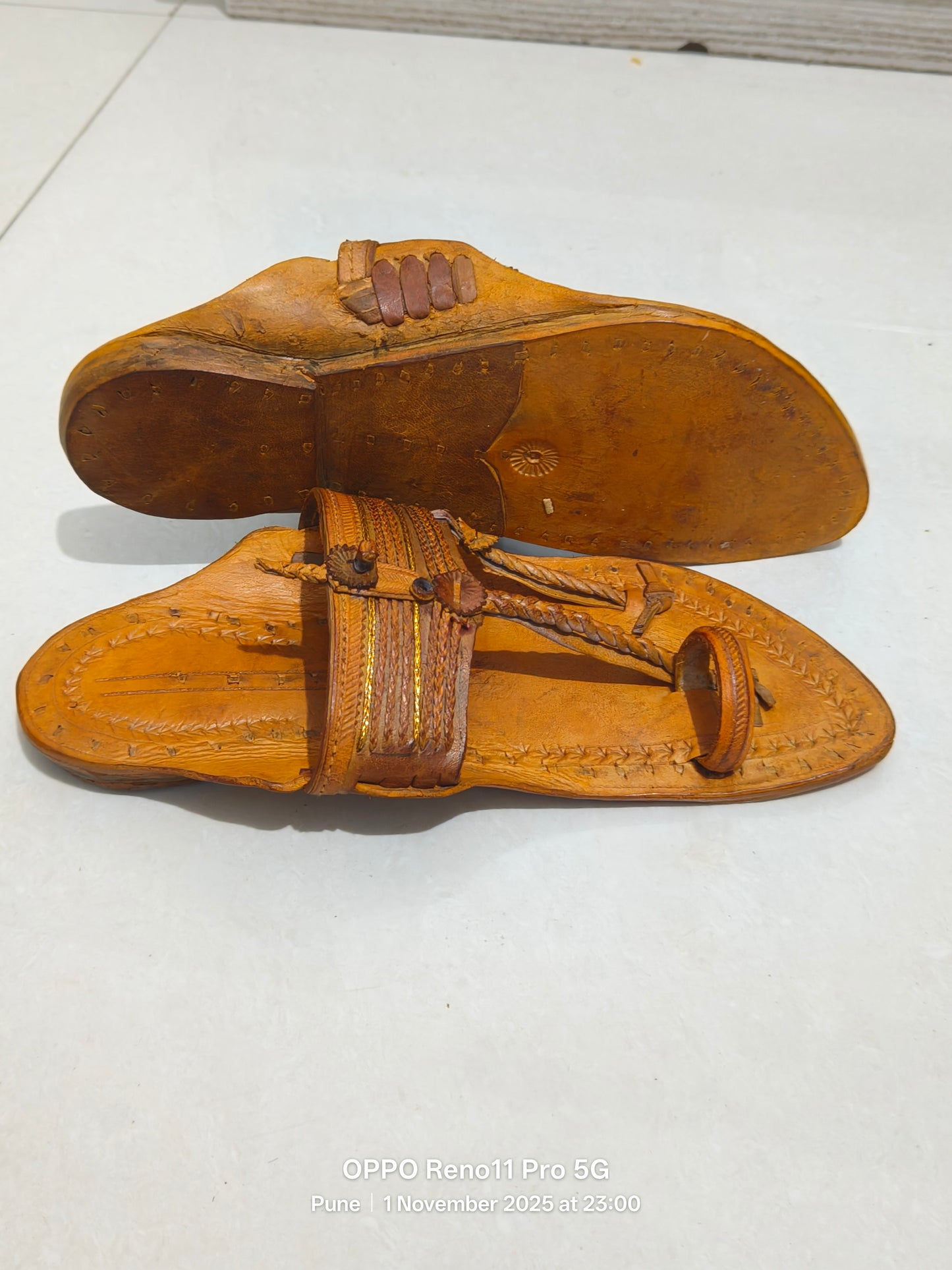 Handcrafted Kolhapuri Floral Toe Ring Chappal - Tan Leather