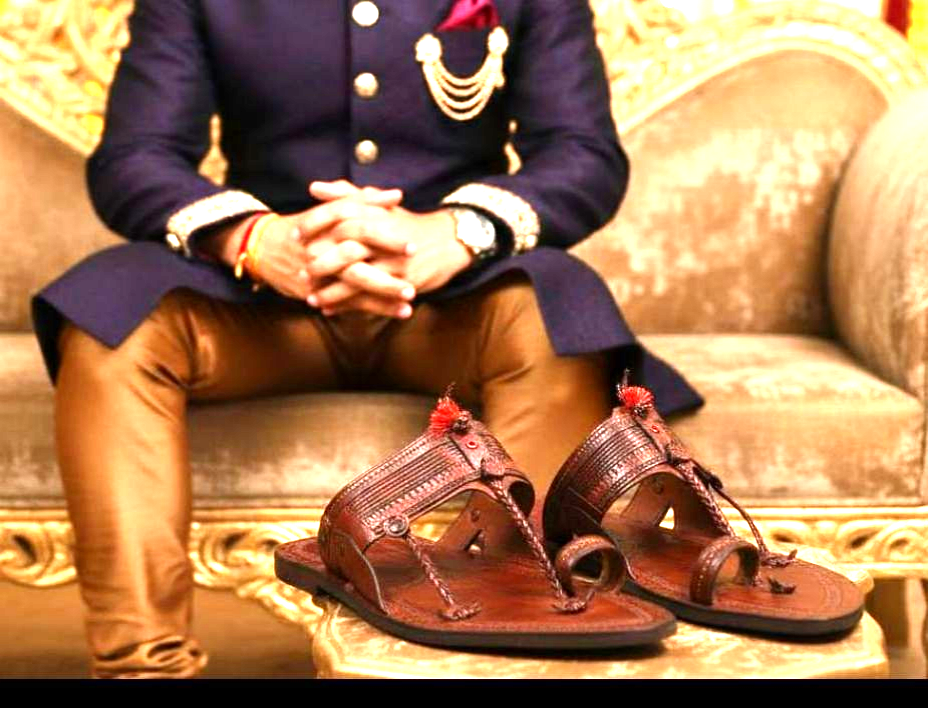 Handcrafted luxury Kolhapuri Pom-Pom Toe Ring Chappal – Mahogany Brown