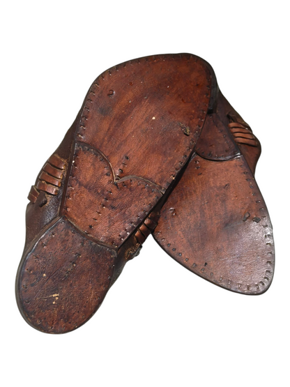 Handcrafted luxury Kolhapuri Pom-Pom Toe Ring Chappal – Mahogany Brown