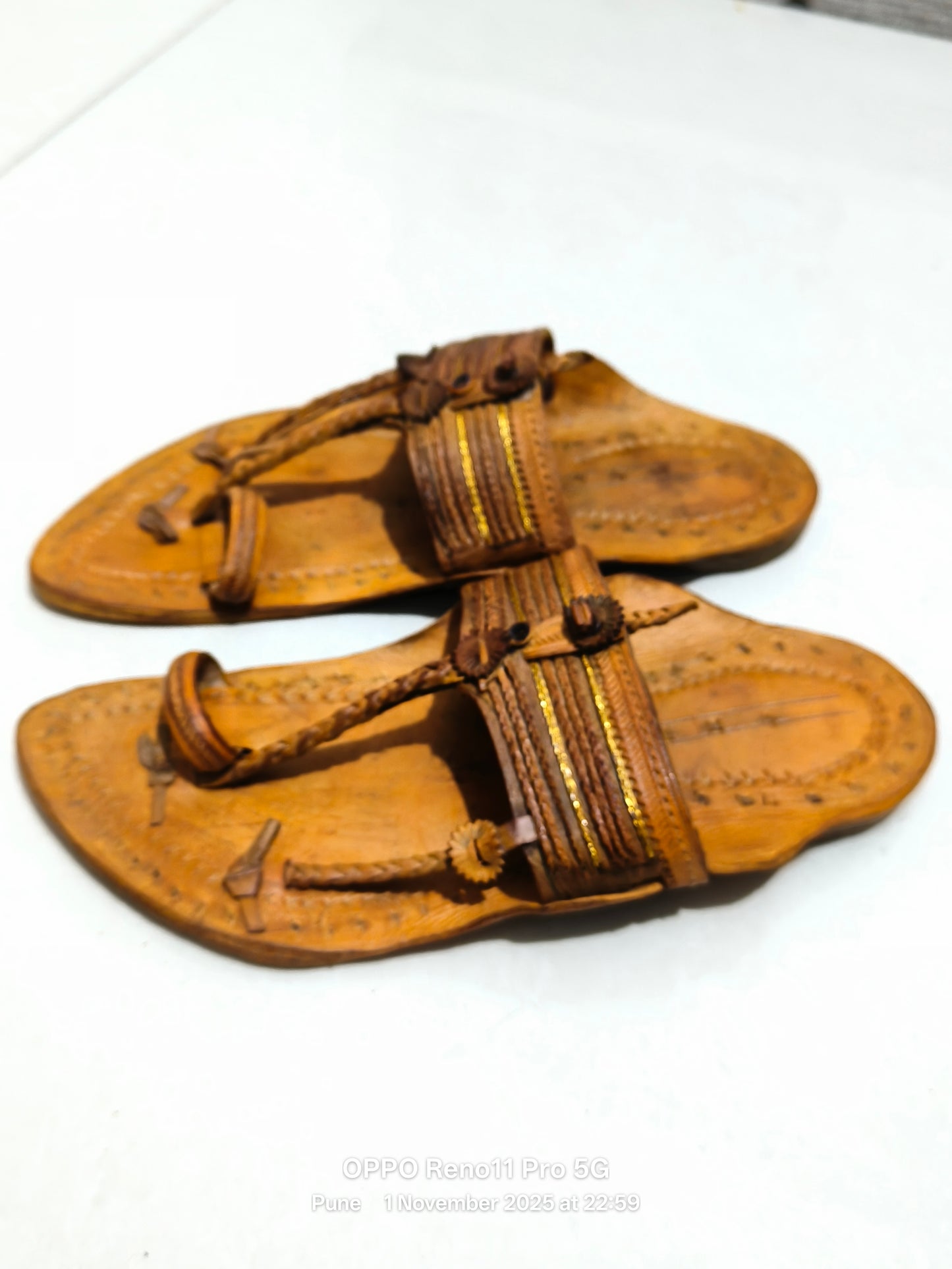 Handcrafted Kolhapuri Floral Toe Ring Chappal - Tan Leather
